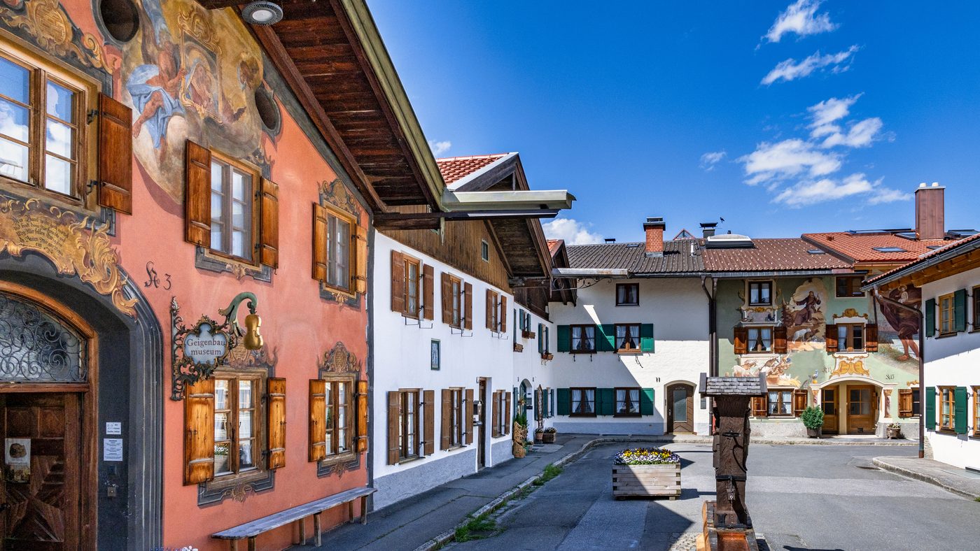 Historische Häuser mit Lüftlmalerei in Mittenwald